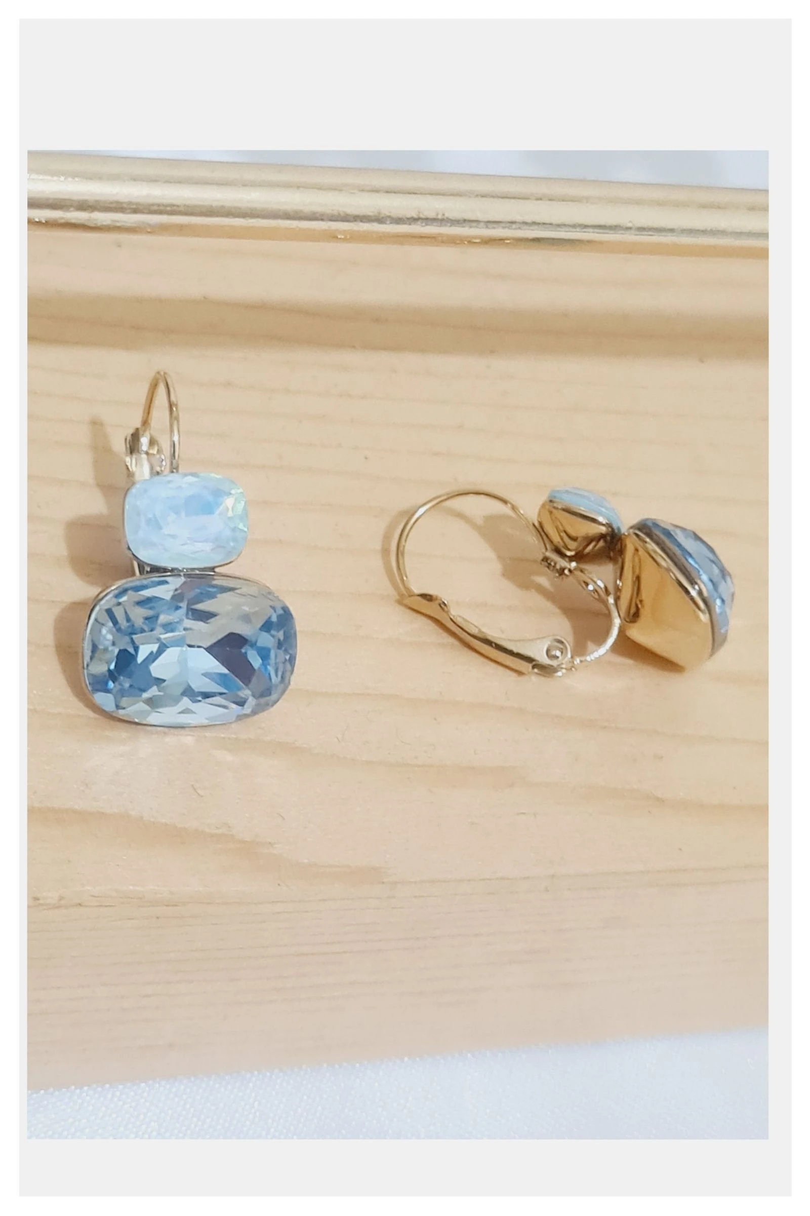 Boucles d'oreilles dorées cristaux bleus  – photo 3